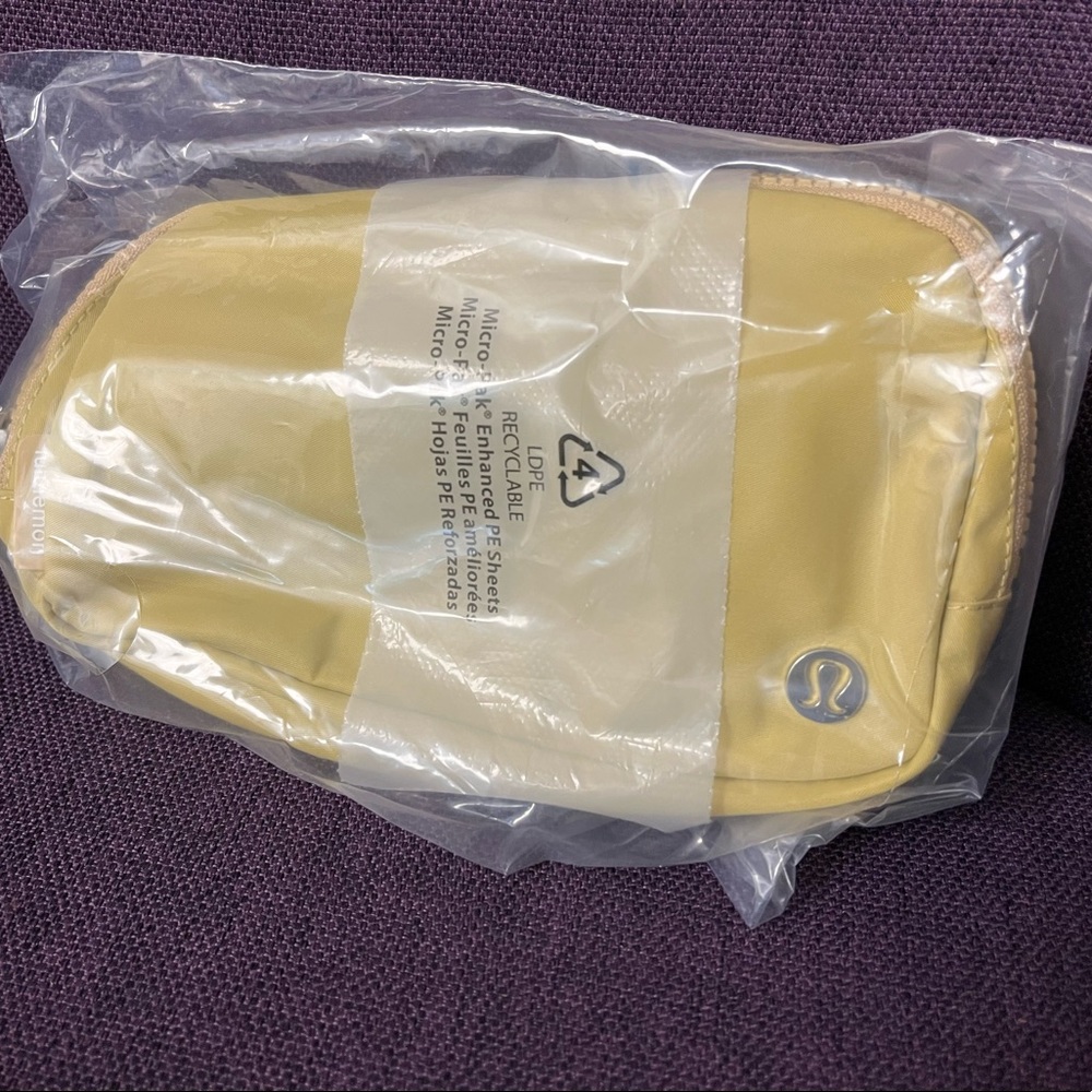 NWT, in packaging, Lululemon Everywhere Belt Bag